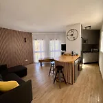 Victoria Apartment, Appartement *