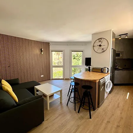 Victoria Apartment, * 아데제